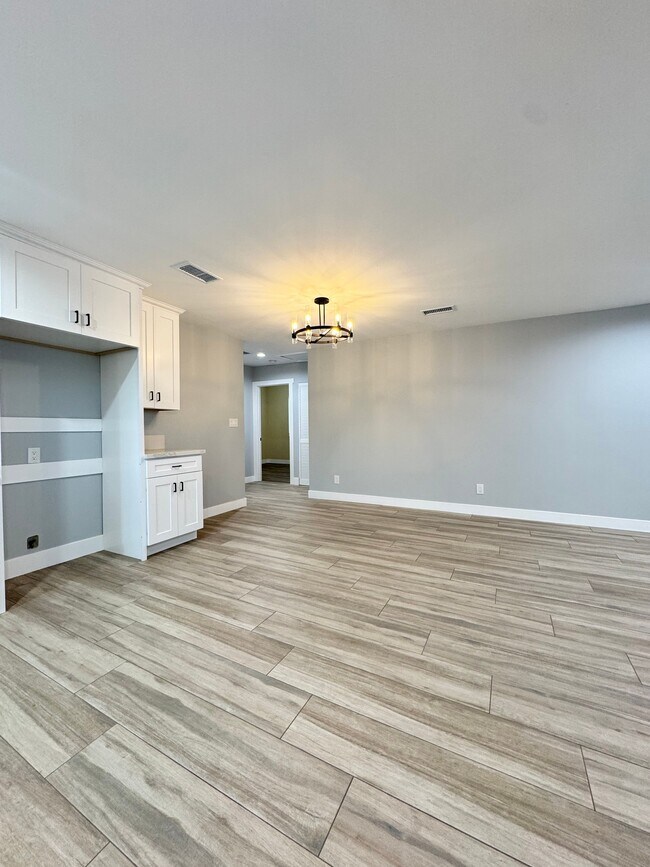 Building Photo - 1648 W 83rd St