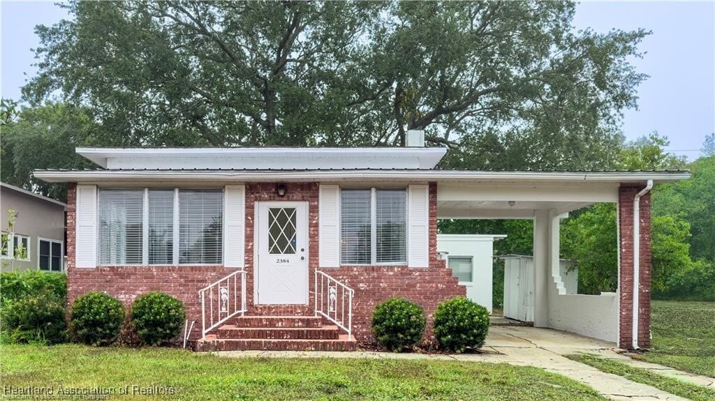 Primary Photo - 2384 Lakeview Dr