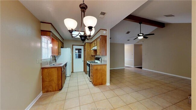 Building Photo - 3306 Dallis Dr