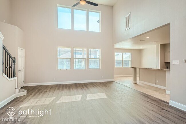 Foto del edificio - 6 br, 4 bath House - 4810 Lindsey Drive UNIT