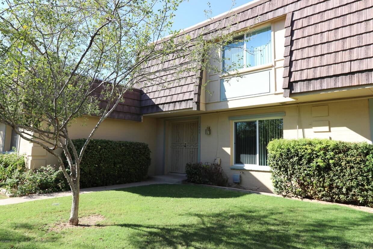 Primary Photo - 1405 E Malibu Dr