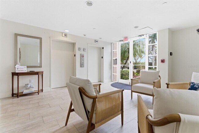 Foto del edificio - 4750 Dolphin Cay Ln S