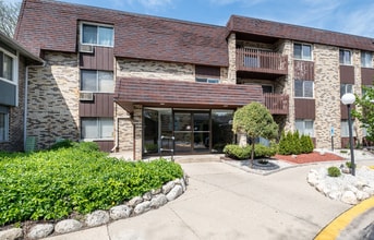 Building Photo - 922 E Old Willow Rd