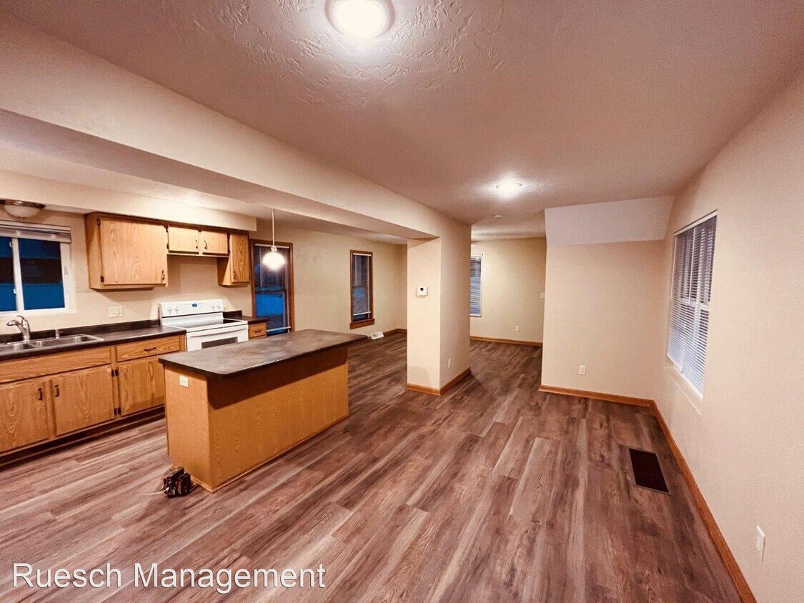 Primary Photo - 3 br, 1 bath House - 905 S. Evergreen St