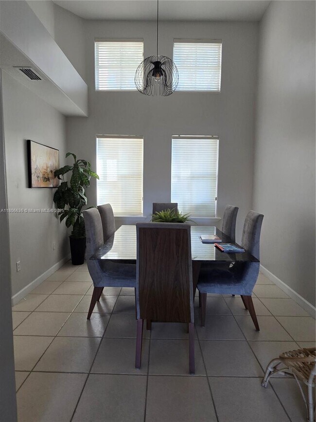 Foto del edificio - 4874 NW 111th Ct