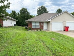 Building Photo - 2808 NW Mill Pl