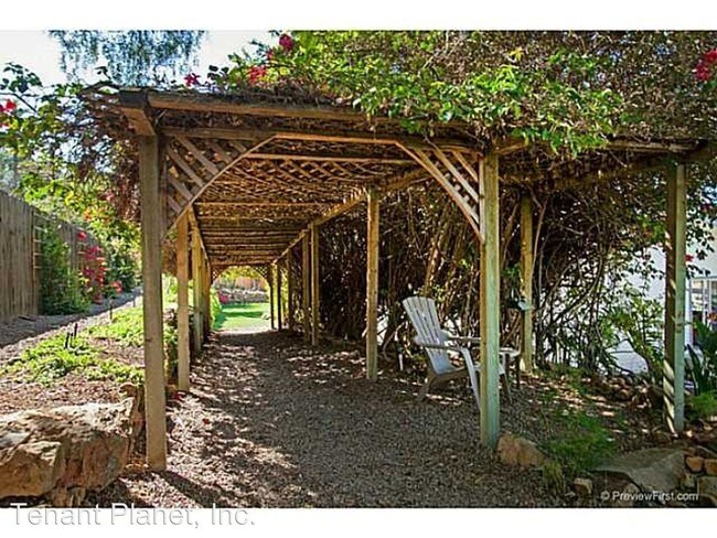 Building Photo - 3 br, 2 bath House - 2313 Highview Lane