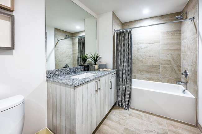 Modelo de dos dormitorios con baño principal - Liberty Square Serenity