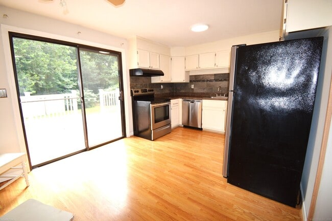 Building Photo - 250 Woodford Ave