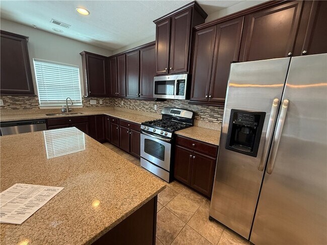 Foto del edificio - 202 Pointe View Dr