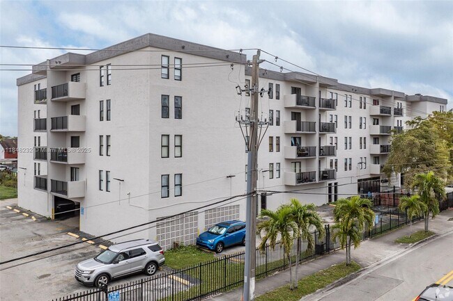 Foto del edificio - 6950 W 6th Ave