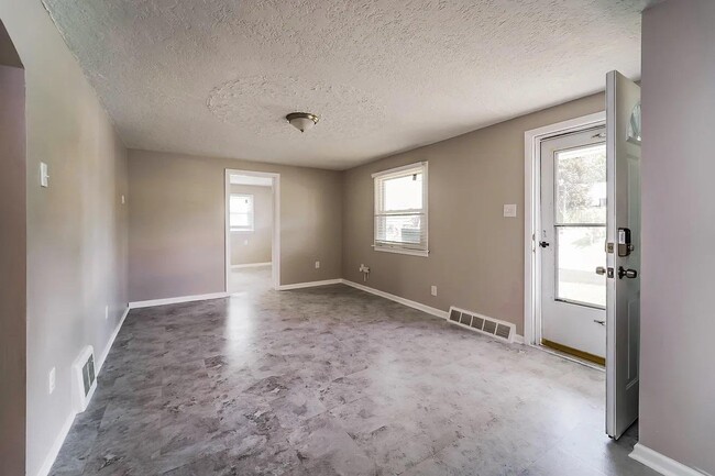Building Photo - 2211 Guffey Rd