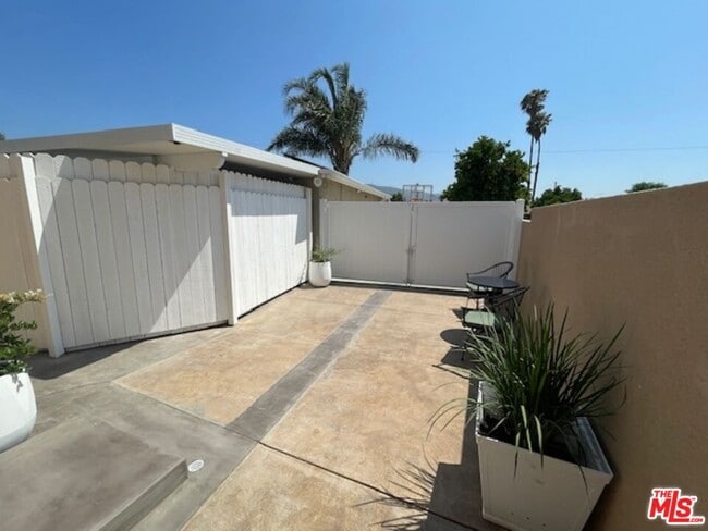 Building Photo - 2615 Elizondo Ave