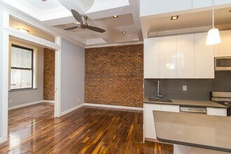 Building Photo - 221 E 11th St