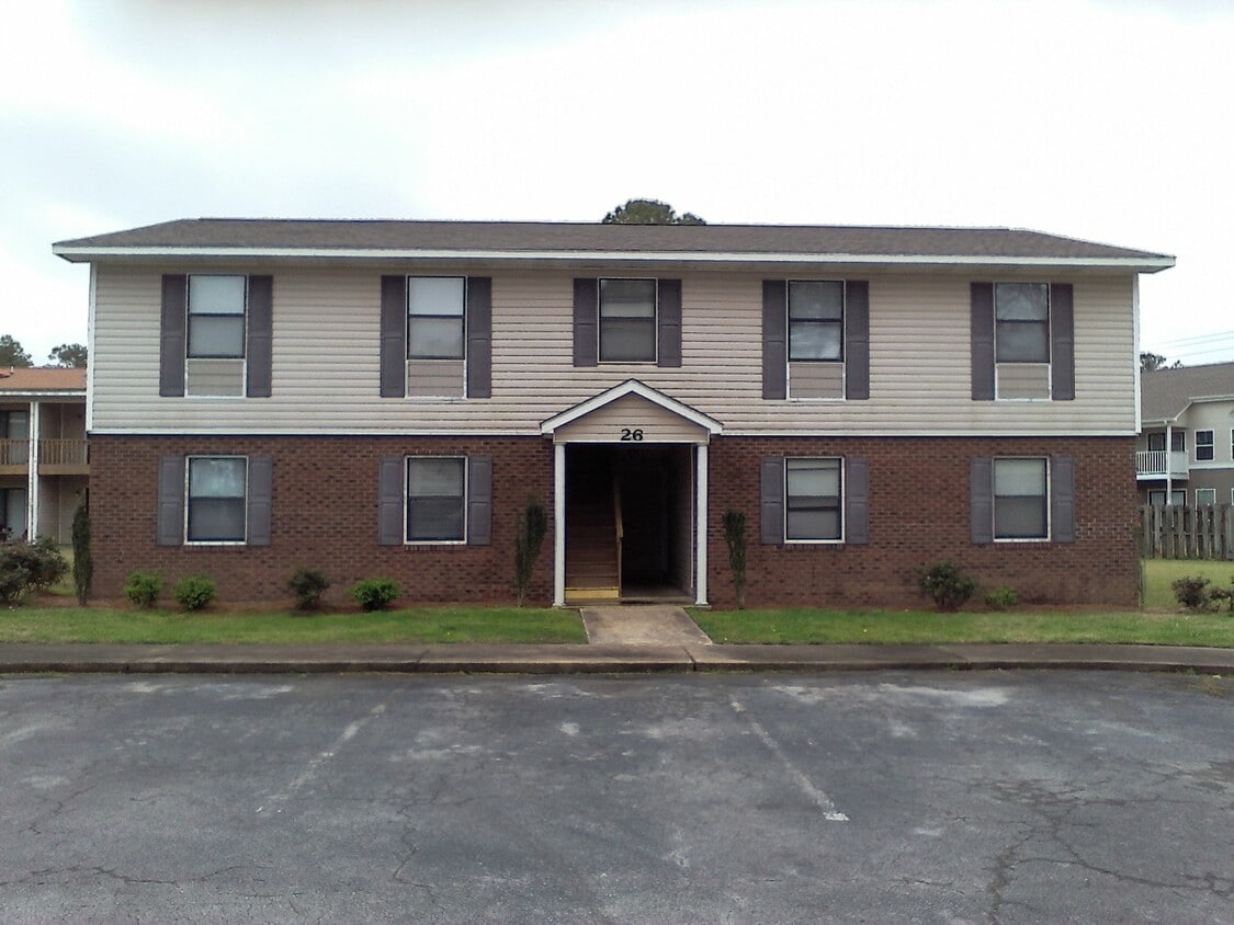 Primary Photo - 2 Bedroom, 1 Bath Downstairs Unit ** Call us about our Move in Special**