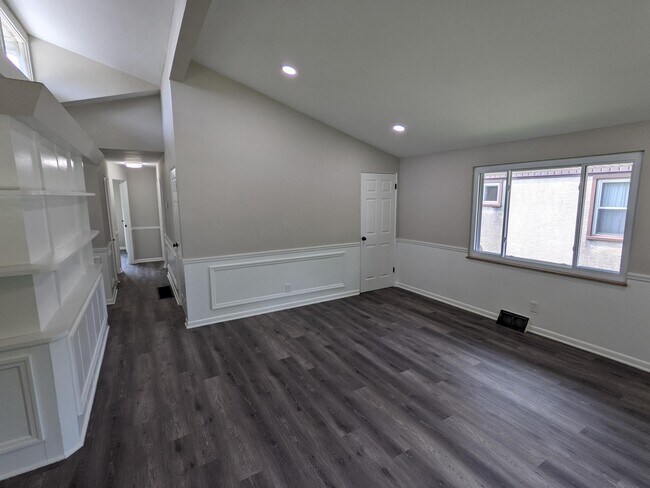 Building Photo - 4165 Maplegrove Dr