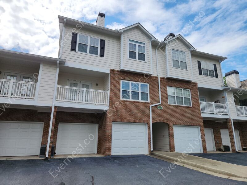Primary Photo - 205 Spring Heights Ln