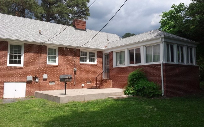 Building Photo - Renovated 3 bedroom 1 bath brick ranch