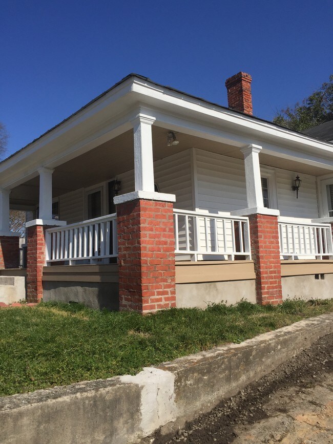 Building Photo - 1303 S Roxboro St