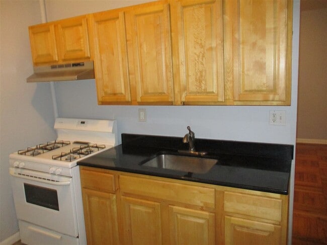 Foto del edificio - 9015 Bergenwood Ave