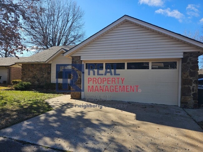 Building Photo - In the Heart of Owasso