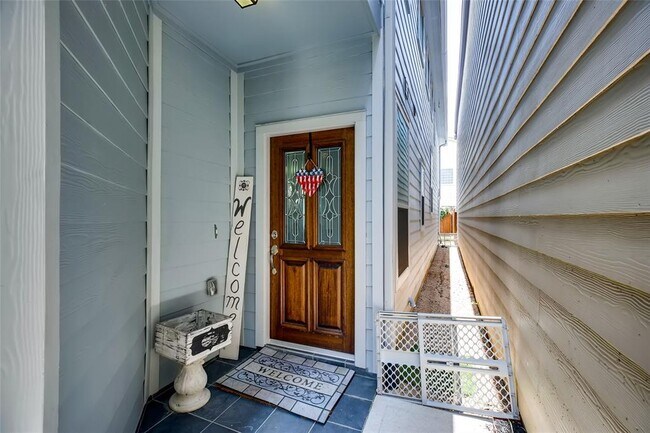 Building Photo - 5203 Larkin St