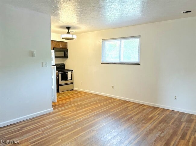 Building Photo - 105 Wildwood Dr