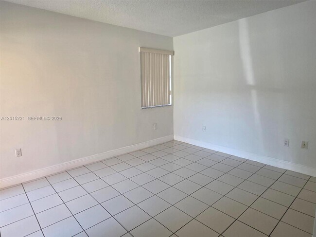 Foto del edificio - 556 NW 114th Ave