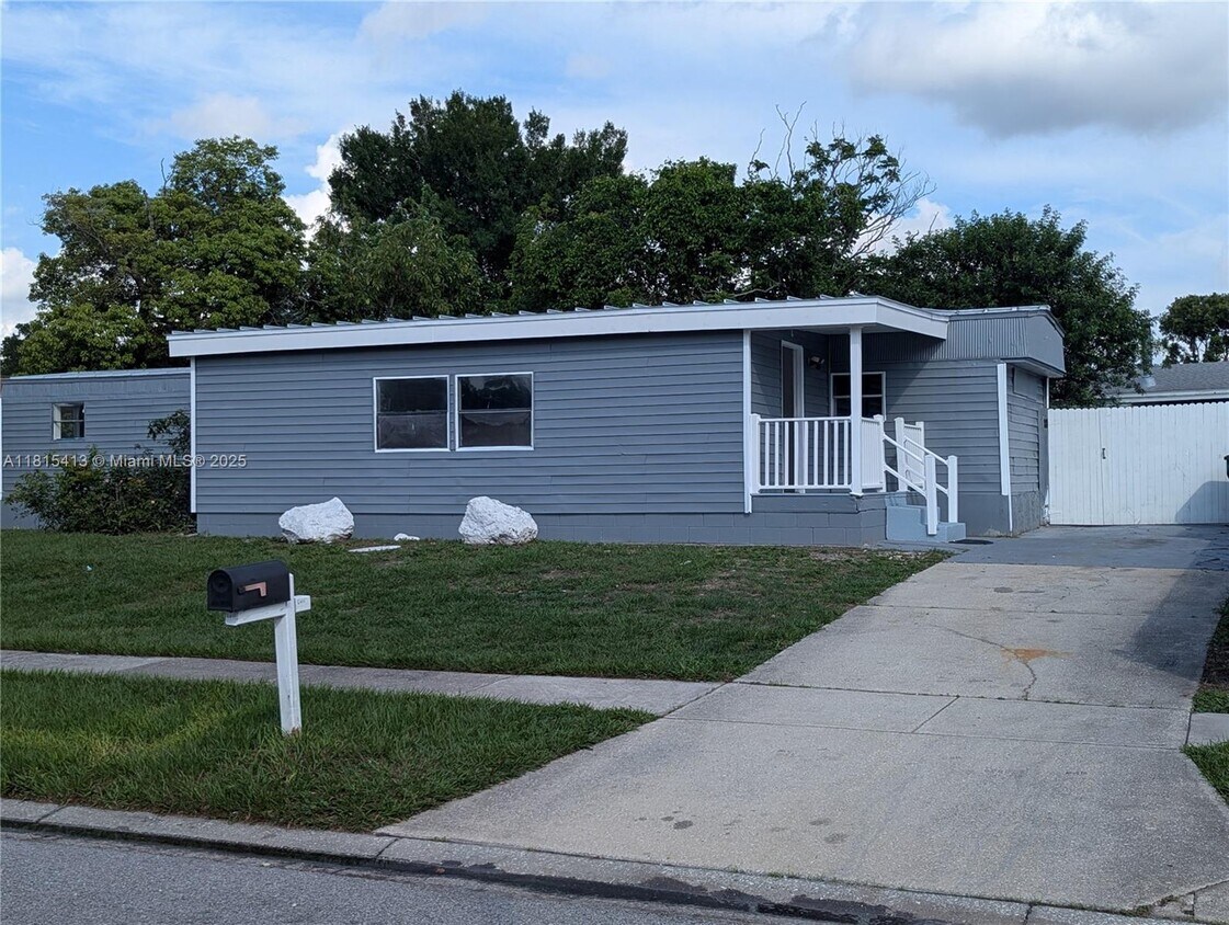 Foto principal - 6826 Pompeii Rd