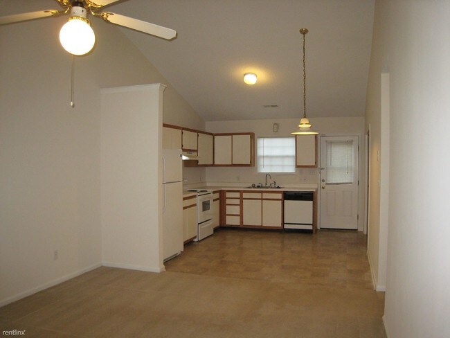 Building Photo - 2 br, 2 bath Duplex - 2011 Summerhaven Dr