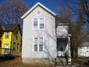 Building Photo - 810 Huestis Ave