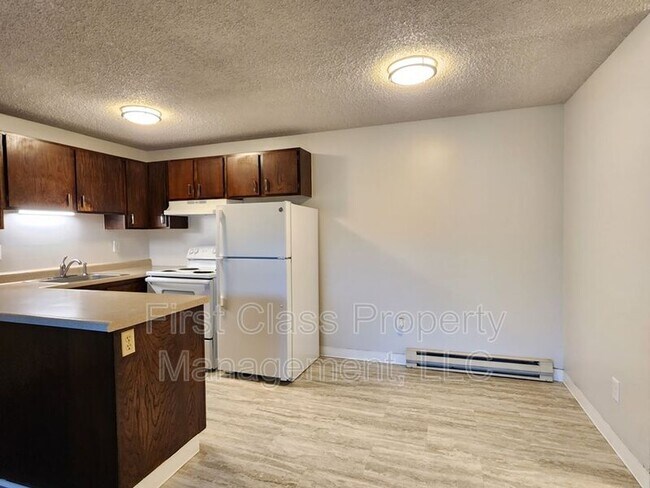 Building Photo - 5704 SW Beaverton Hillsdale Hwy