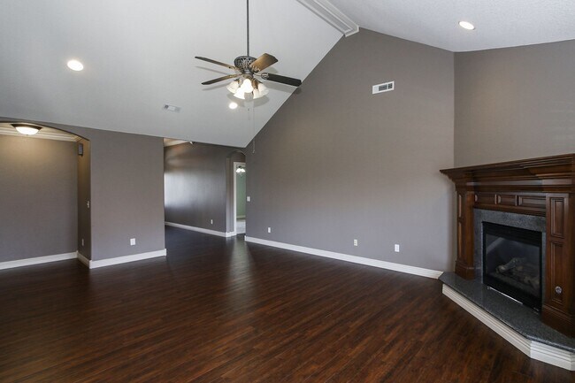 Building Photo - Gorgeous 3 Beds + 2.5 Bath Home