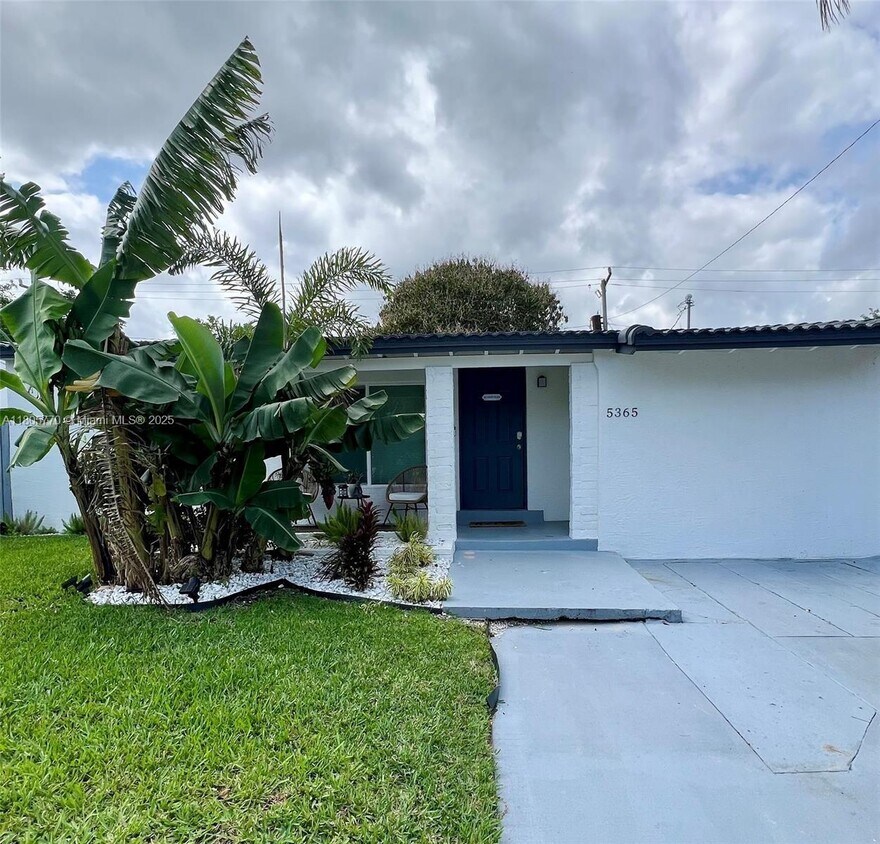 Foto principal - 5365 N Andrews Ave