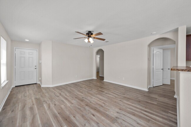 Foto del edificio - 5834 Golden Cove Rd