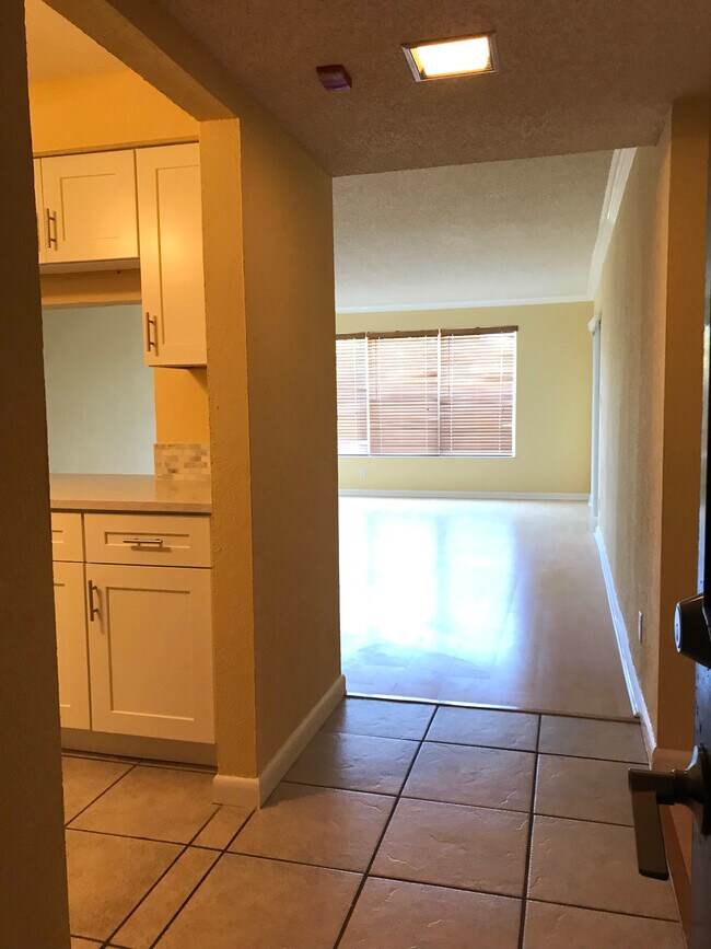 Building Photo - 2306 S Cypress Bend Dr