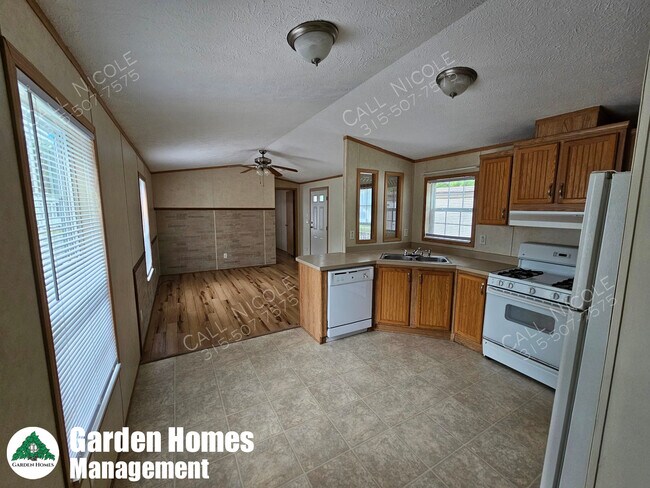 Building Photo - 302 Pinto Ln