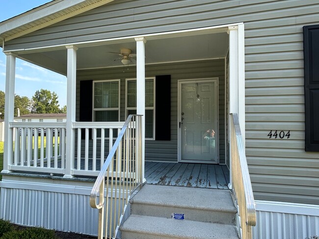 Building Photo - Move in Ready - 2 Bedroom/2 Bath