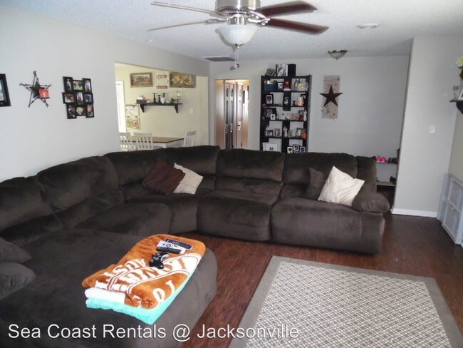 Building Photo - 3 br, 2 bath House - 34 Chapman Ct.