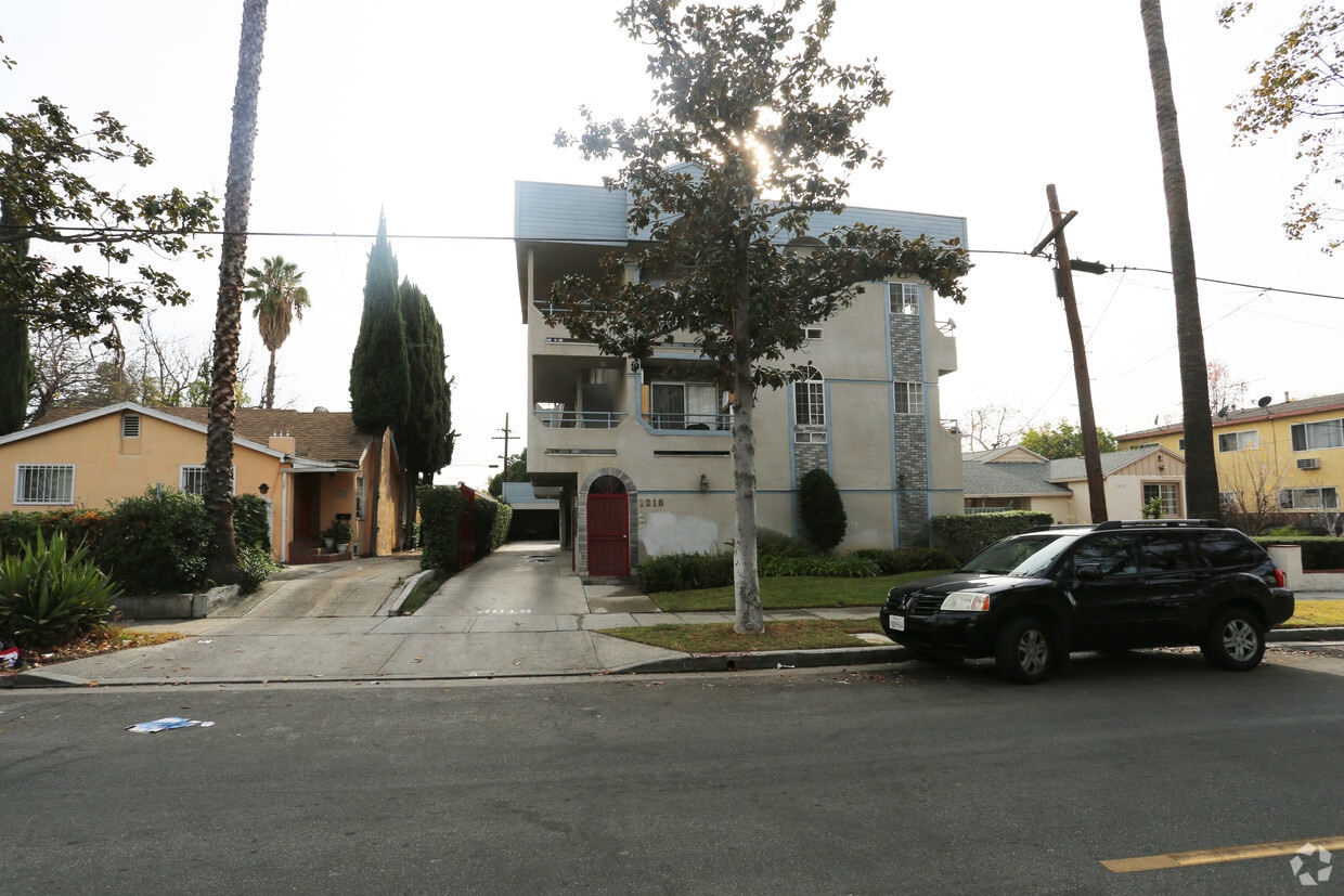 Building Photo - 1216 E Harvard St