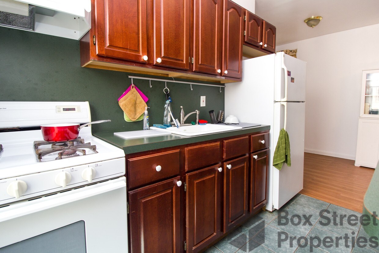 Foto principal - 223 Foster Ave