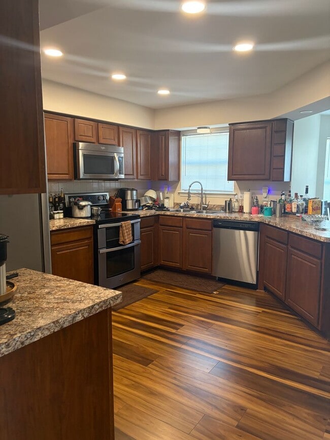 Building Photo - Highland Parkway