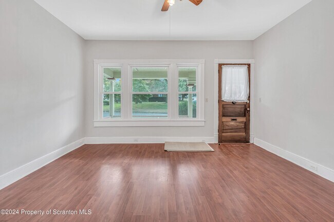 Foto del edificio - 1701 Monsey Ave