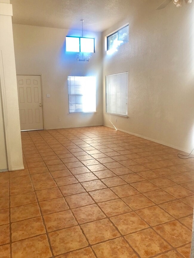 Building Photo - Adorable Townhome available for rent in th...