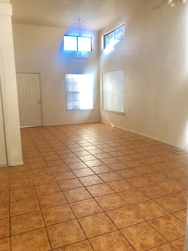 Foto del edificio - Adorable Townhome available for rent in th...