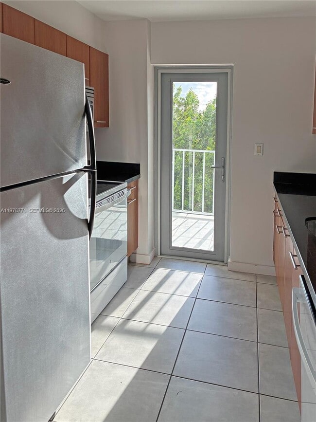 Building Photo - 650 NE 64th St