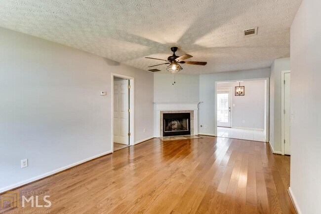 Foto del edificio - 2427 Brantley St NW