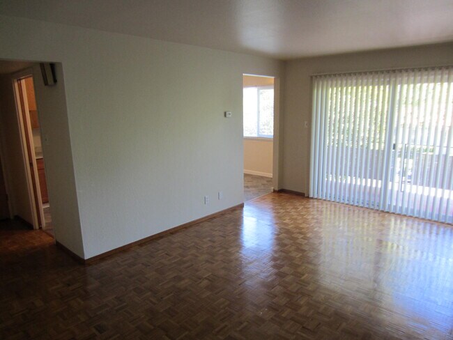 Building Photo - 1302 Hopkins Ave