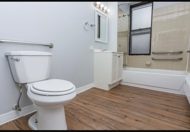 Foto del edificio - 7836 S South Shore Dr