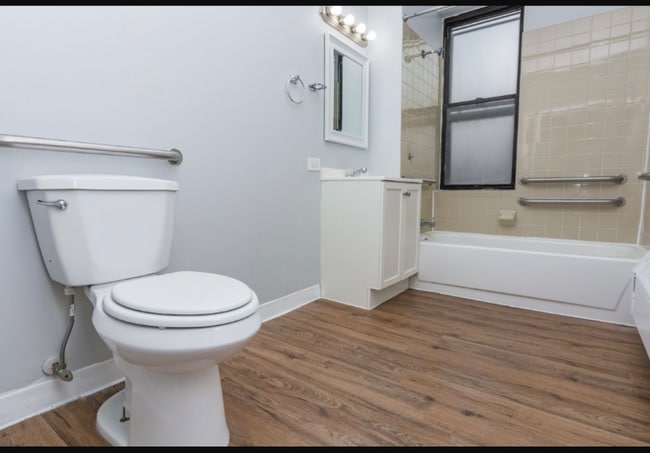 Building Photo - 7836 S South Shore Dr